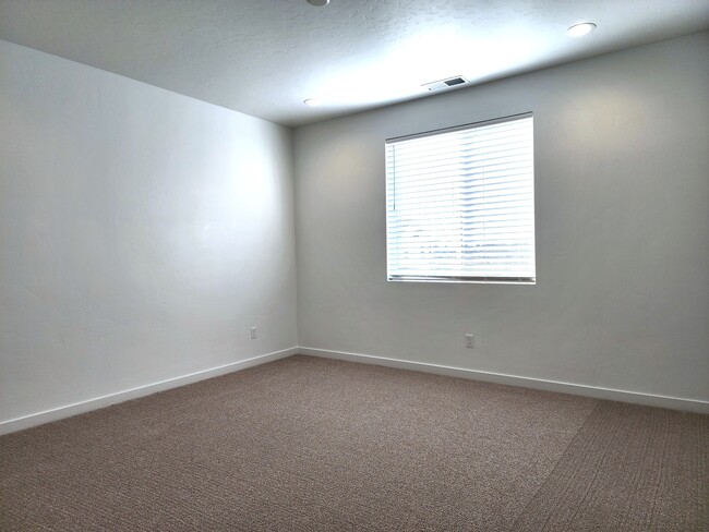 Building Photo - 12267 W Endsley Ln