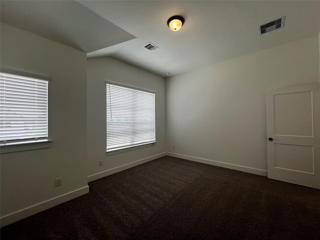 Building Photo - 10931 Cres Spg Dr