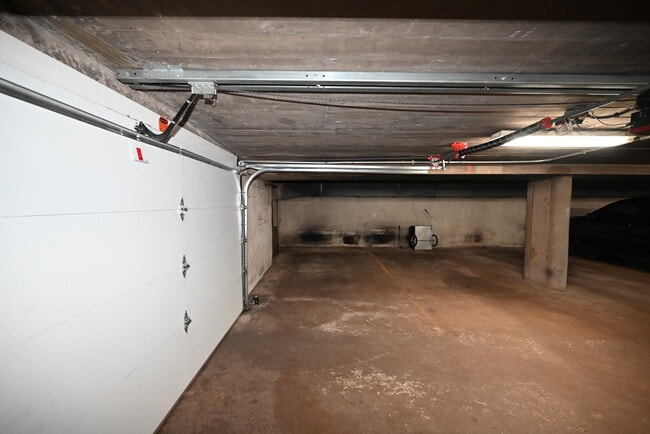 Building Photo - 1402 Hinman Ave