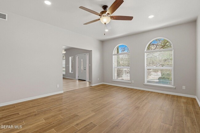 Building Photo - 825 Dulce Tierra Dr