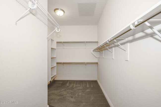 Building Photo - 941 E Lowell Ave