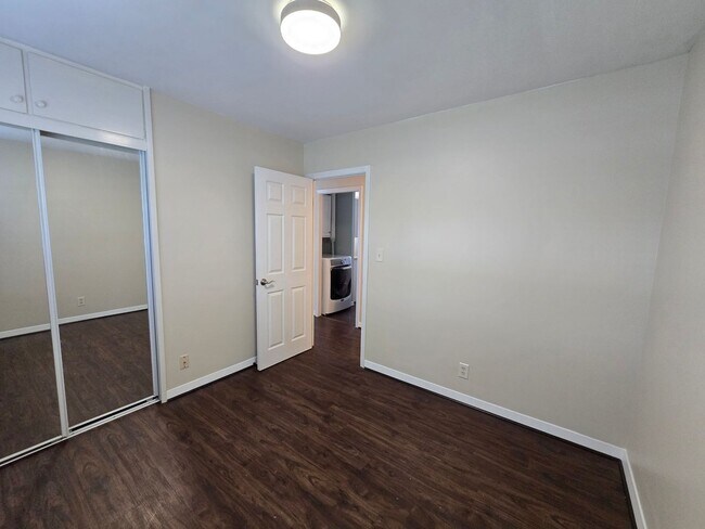 Building Photo - Newly remodeled 3 bed/1 bath home with a 1...