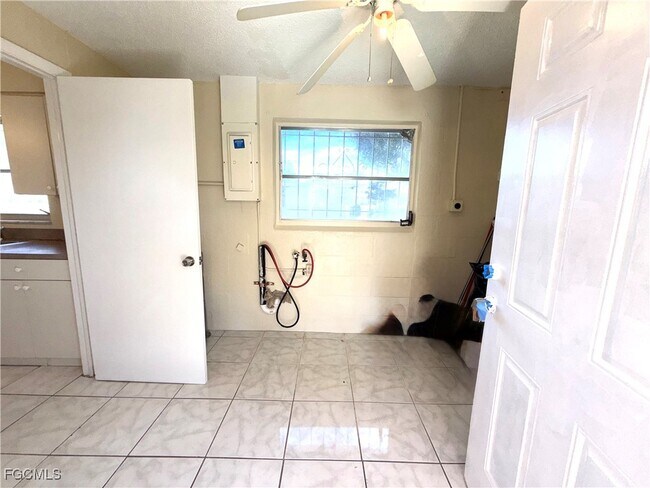 Building Photo - 25 Castlebar Cir