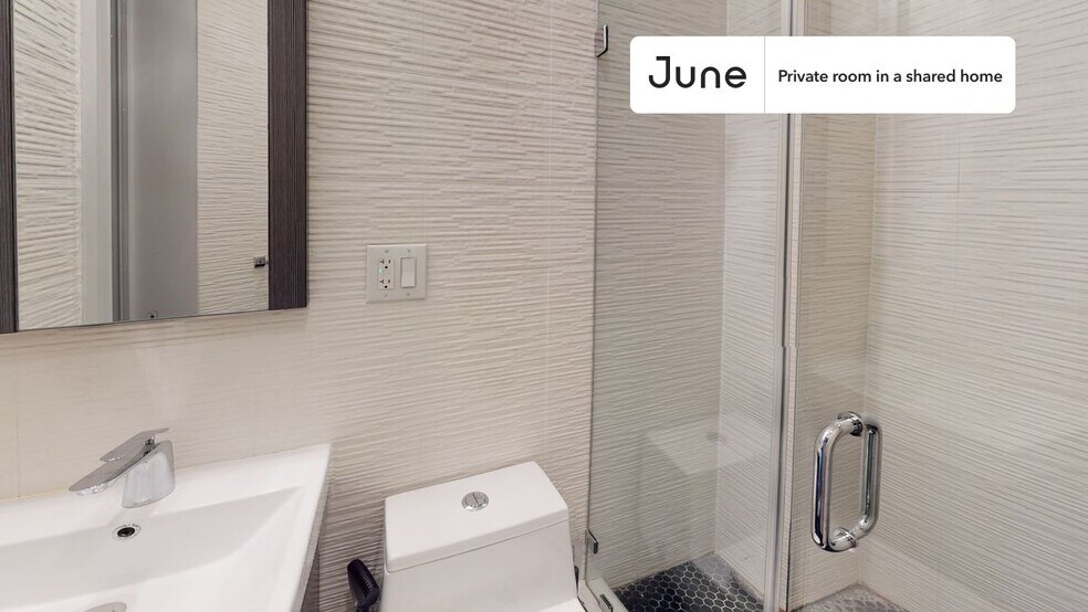 Building Photo - Room in Shared 3 bed/2 bath home