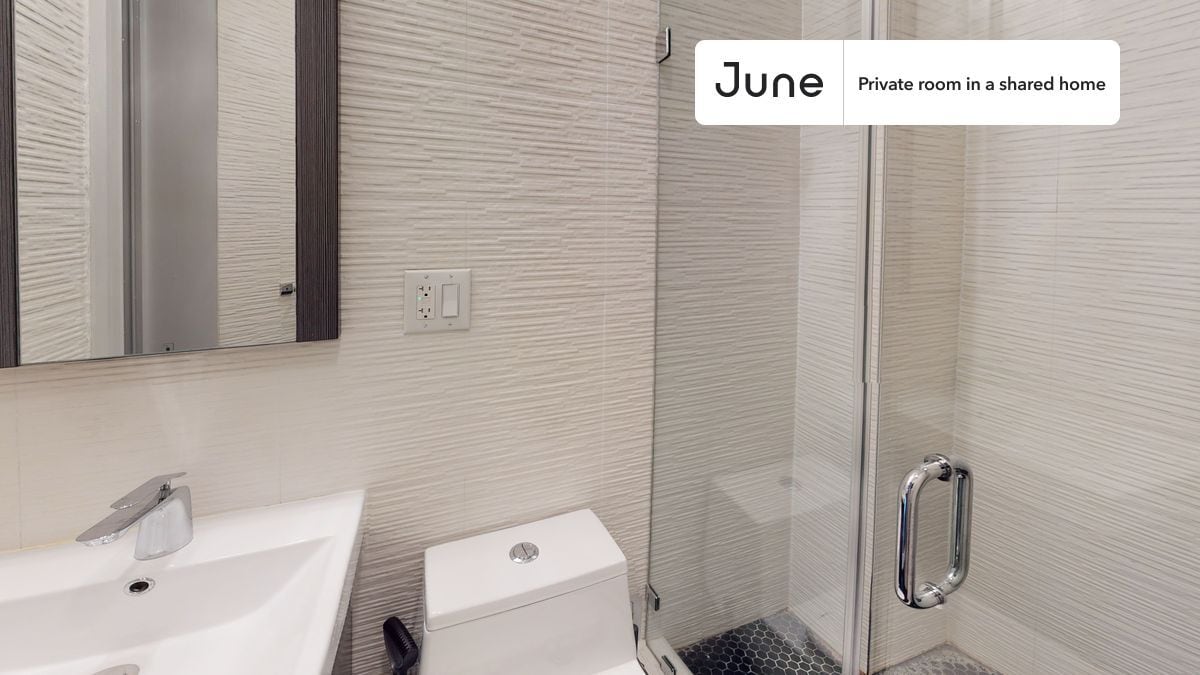 Building Photo - Room in Shared 3 bed/2 bath home