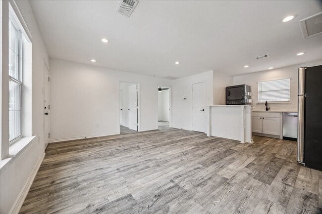 Building Photo - 2610 Cochran St