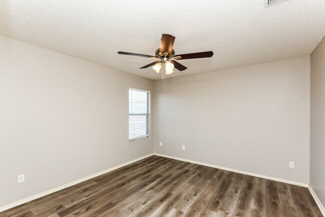 Building Photo - 509 Brasenose St