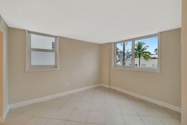 Building Photo - 345 Ocean Dr