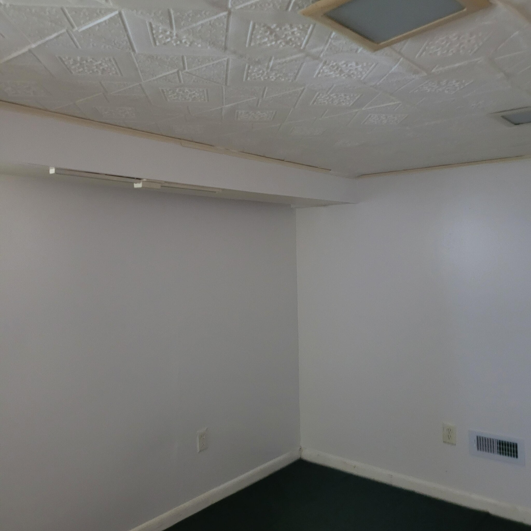 Den Area#2 - 729 Yale Ave