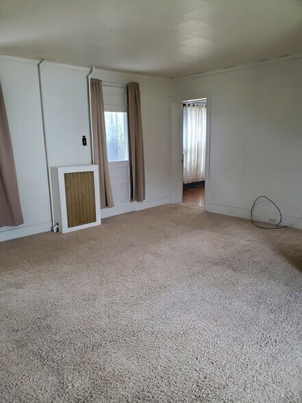 Living or family room - 507 W Mahoning St