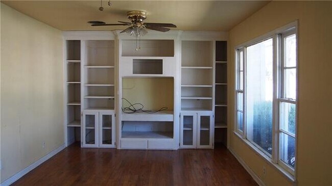 Building Photo - 5216 Mallory Dr