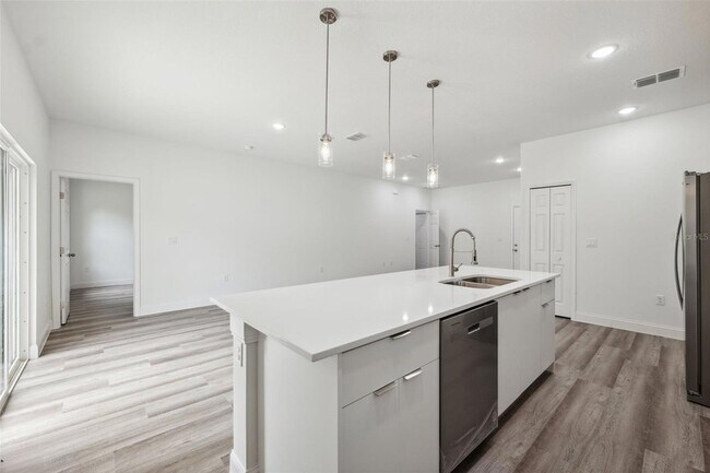 Building Photo - 16904 SW 30th Avenue Rd