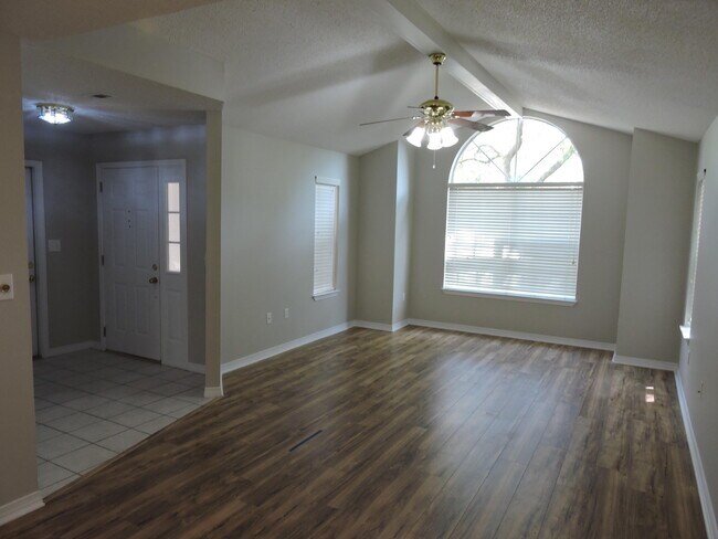 Building Photo - 2800 Wilson Ln