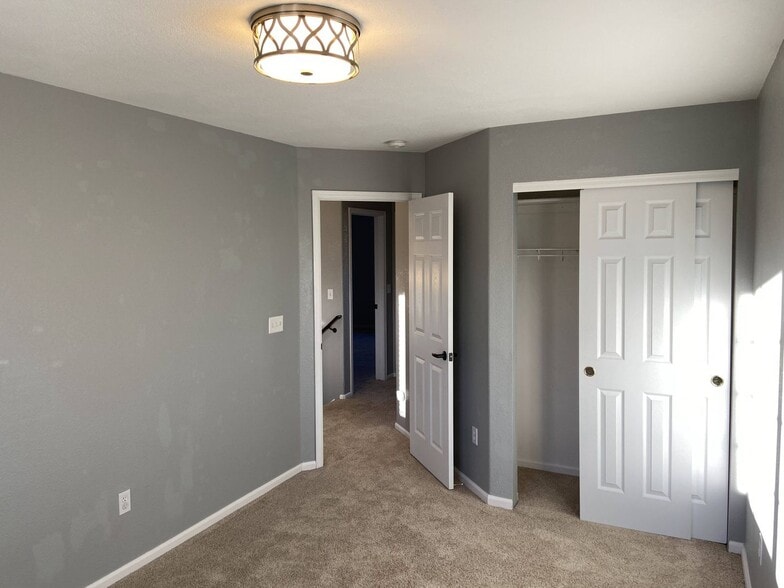 Building Photo - 13648 Parkview Pl