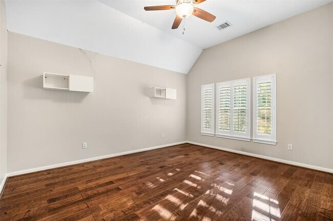 Building Photo - 11 Winrock Pl