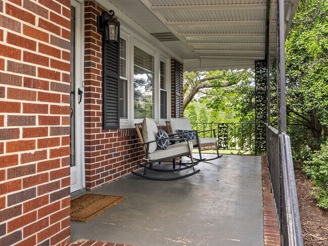 Building Photo - Immaculately Maintained 2 BR, 1 BA Short-Term Rental in Greer NO APPLICATION FEE if APPROVED