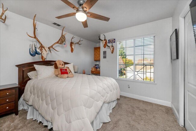 Building Photo - Beautiful North Clovis 3/2.5 Home in Gated Community