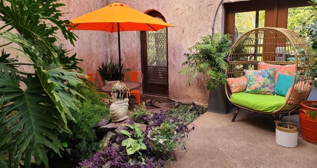 Building Photo - 706 E Stuart St