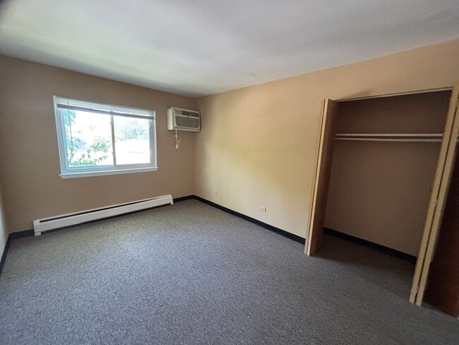 Building Photo - 701 Spruce Ct