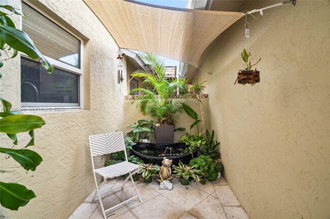 Building Photo - 505 Maplewood Dr