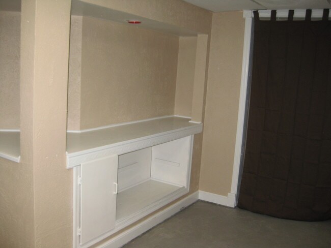 Building Photo - 2556 Vane St