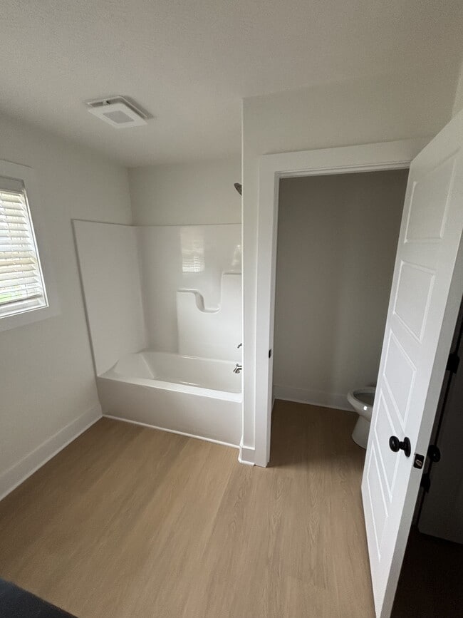 Building Photo - 921 Alberta Dr