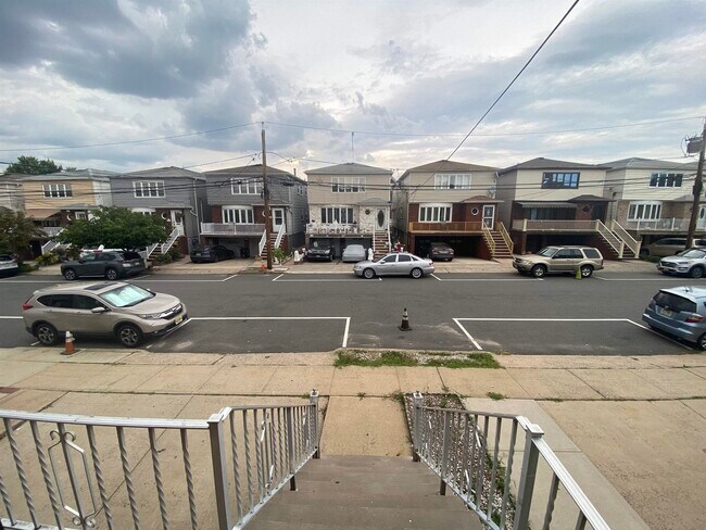 Primary Photo - 164 W 18th St