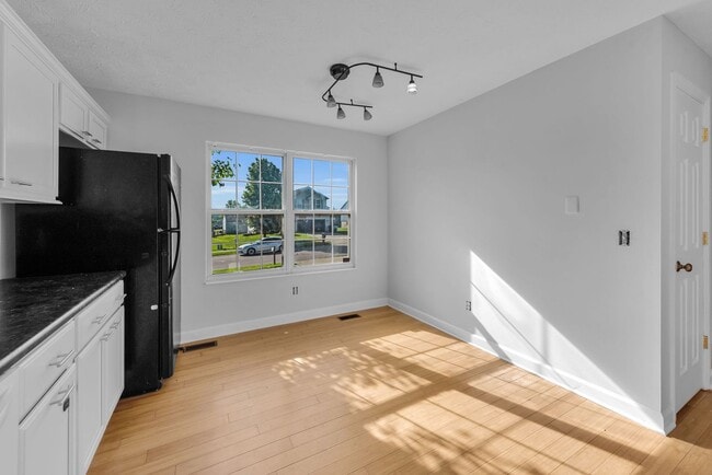 Building Photo - Lebanon- Beautiful 3 bed 2.5 bath home