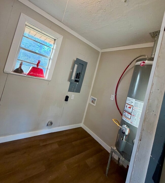 Building Photo - 623 Maynard Dr