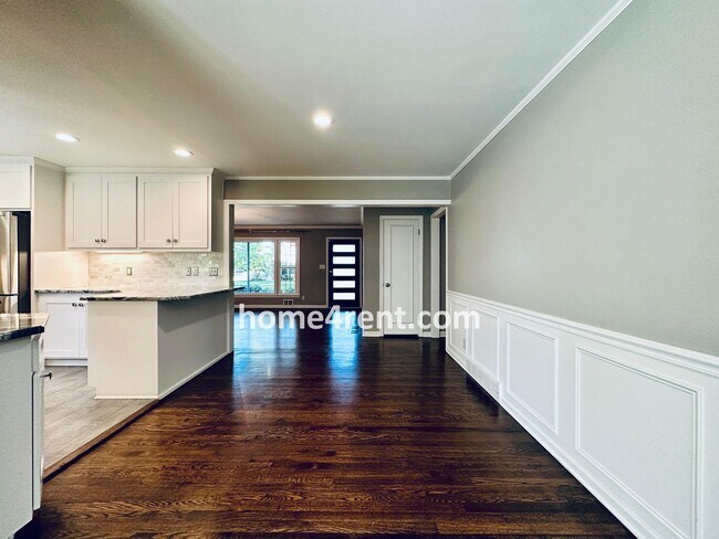 Building Photo - Updated Ranch Style Home in Prairie Villag...