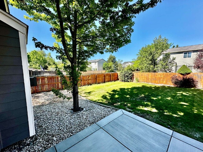 Building Photo - "Charming Centennial Retreat: Spacious 3-Bedroom Home with 2.5 Baths!
