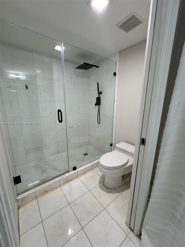 Building Photo - 3530 Mystic Pointe Dr