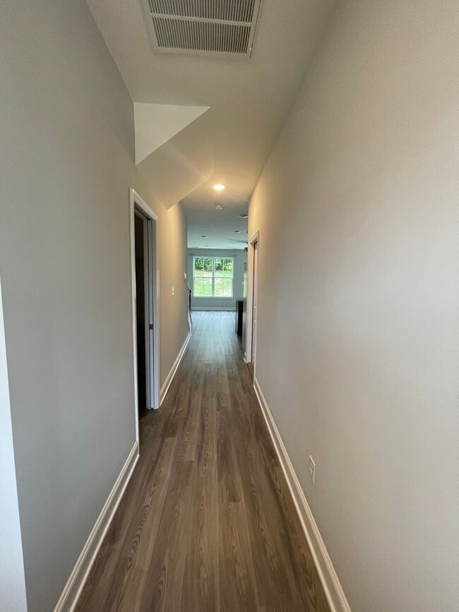 Building Photo - 3 Bedrooms, 2.5 Baths 2-story townhome