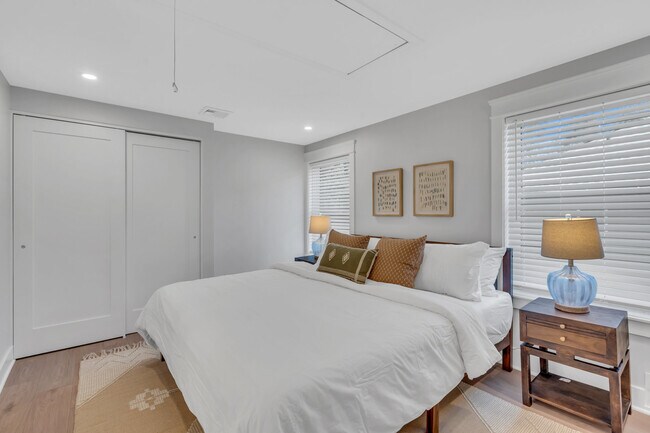 Building Photo - 1205 7th Ave