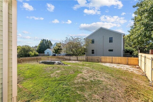 Building Photo - 23 Holten Ave