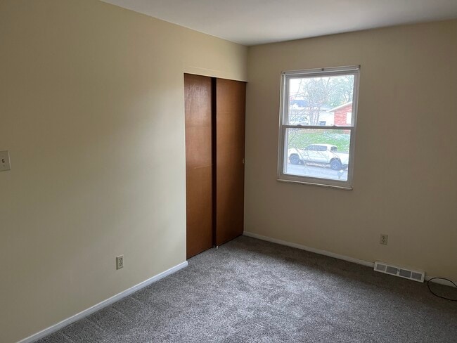 Building Photo - 30 Old Orchard Ln