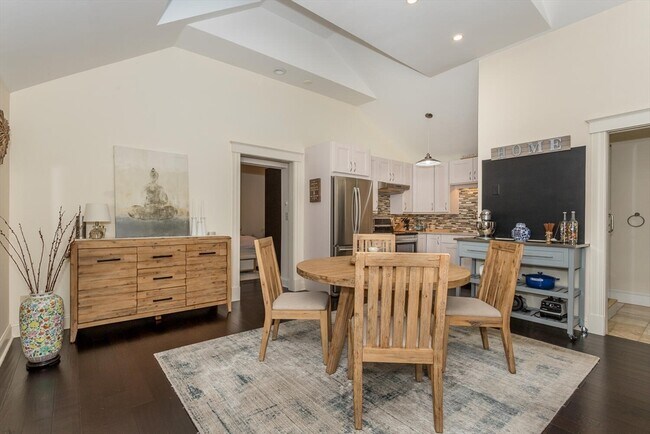 Building Photo - 32 Billings St