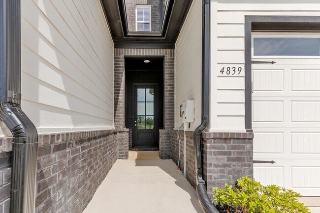 Building Photo - Move In Special @ Cedar Bluff – 3 and 4BR Townhomes in Olive Branch! 3 Bed | 2.5 Bath | 1997 sq f...