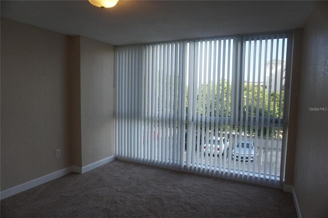 Building Photo - 470 3rd St S