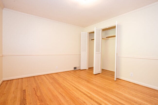 Building Photo - Beautiful Magnolia Brick close to village ...