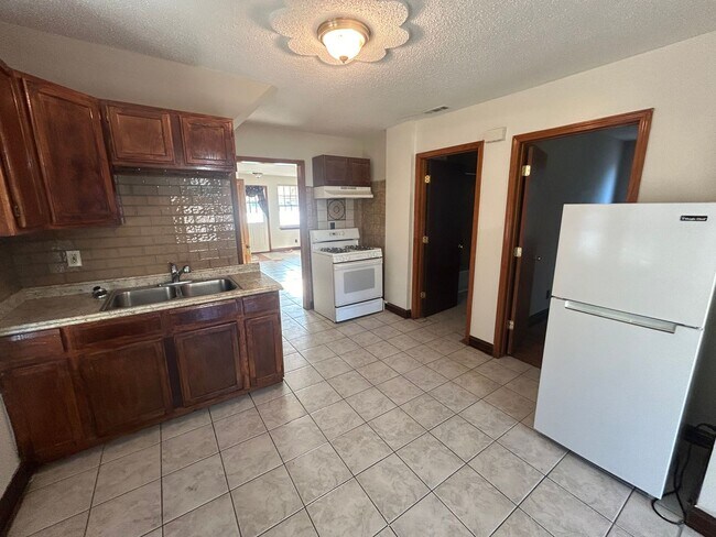 Primary Photo - 5827 Lumley St