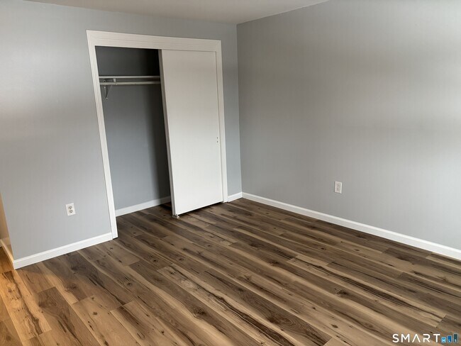 Building Photo - 329 Blackstone Vlg