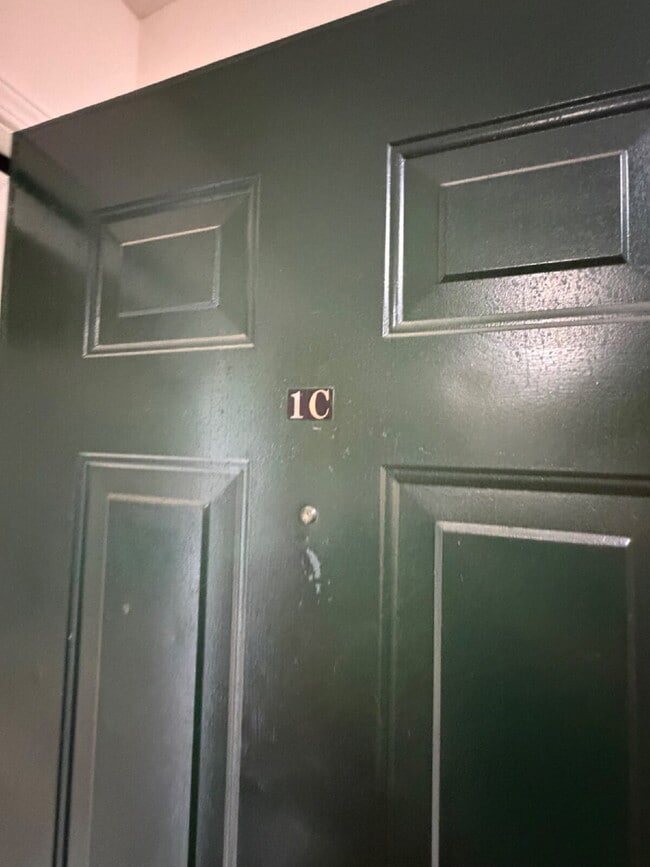 Building Photo - Last 2BR unit at Green Oaks