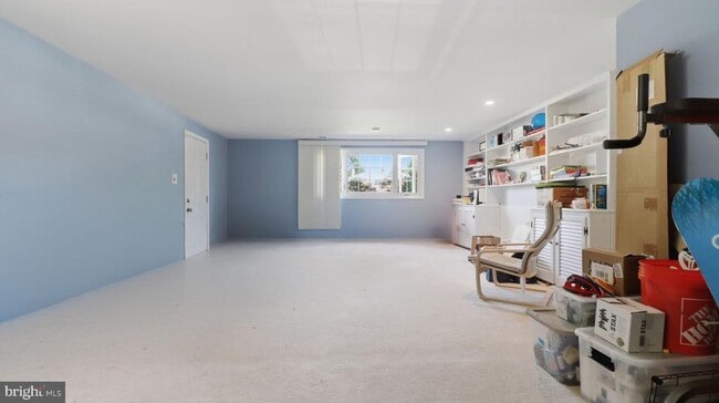 Building Photo - 9912 Pomona Dr