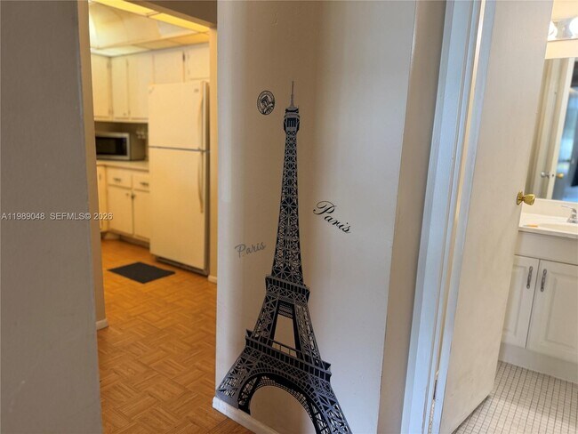 Building Photo - 16851 NE 23rd Ave