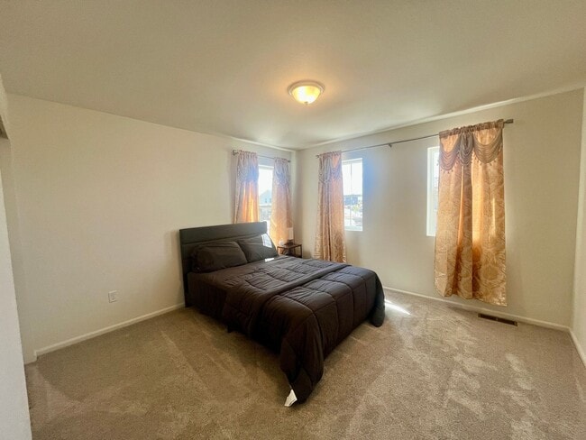 Building Photo - BEAUTIFUL NEW BUILD - 3 bed 2.5 bath w/ La...