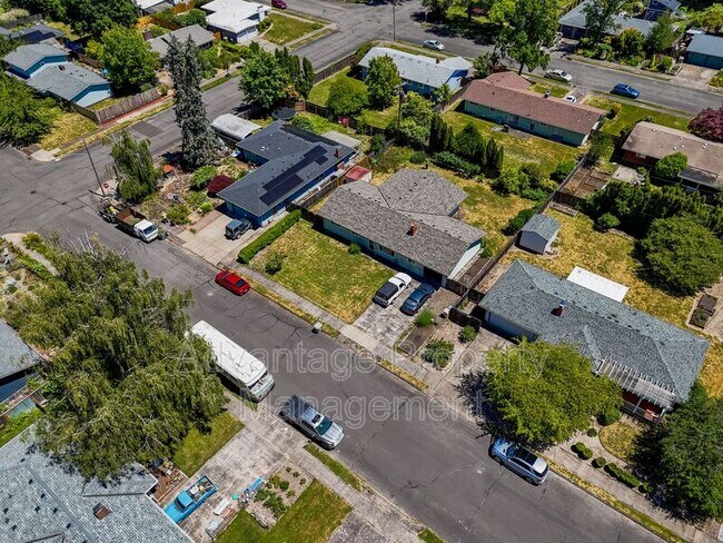 Building Photo - 1745 NW Garryanna St