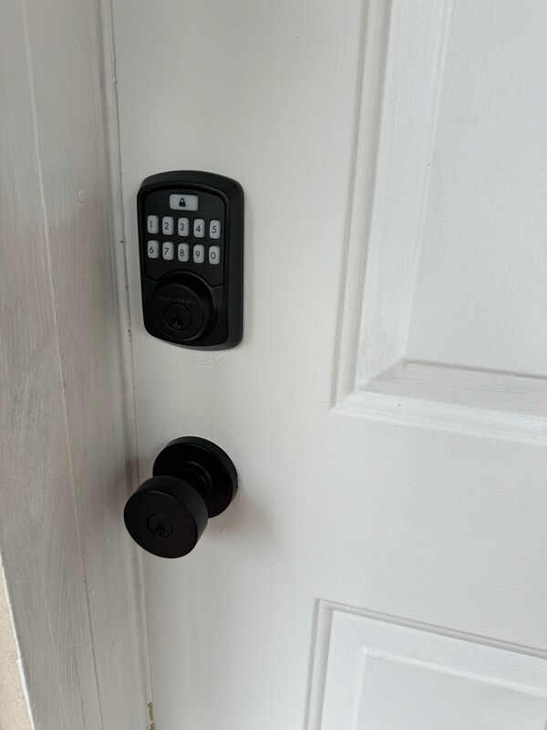 Building Photo - 83 S Lynhurst Dr