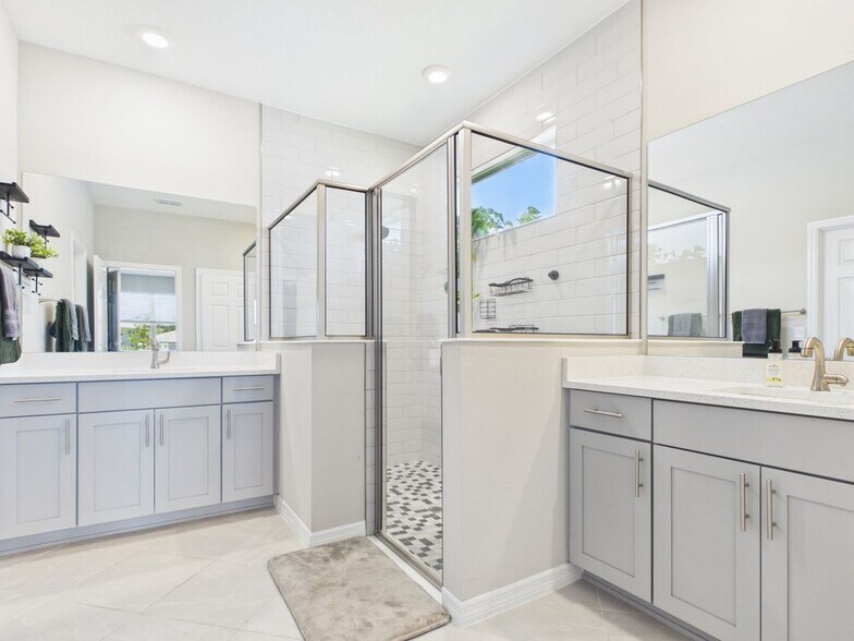 Building Photo - 7813 SW 56th Pl