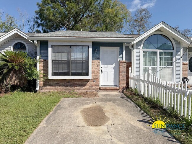 Primary Photo - 1 Bedroom Cottage-Style Townhouse In Fort Walton Beach!